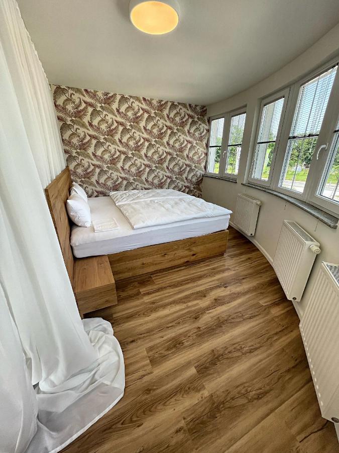 Vila Urbana Luxury Apartments Лешче Экстерьер фото