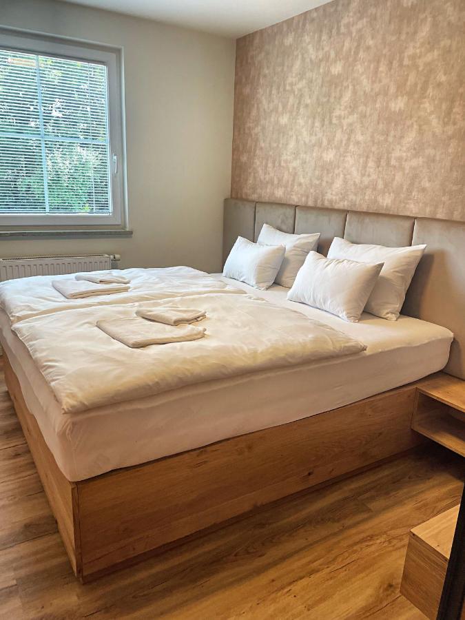Vila Urbana Luxury Apartments Лешче Экстерьер фото