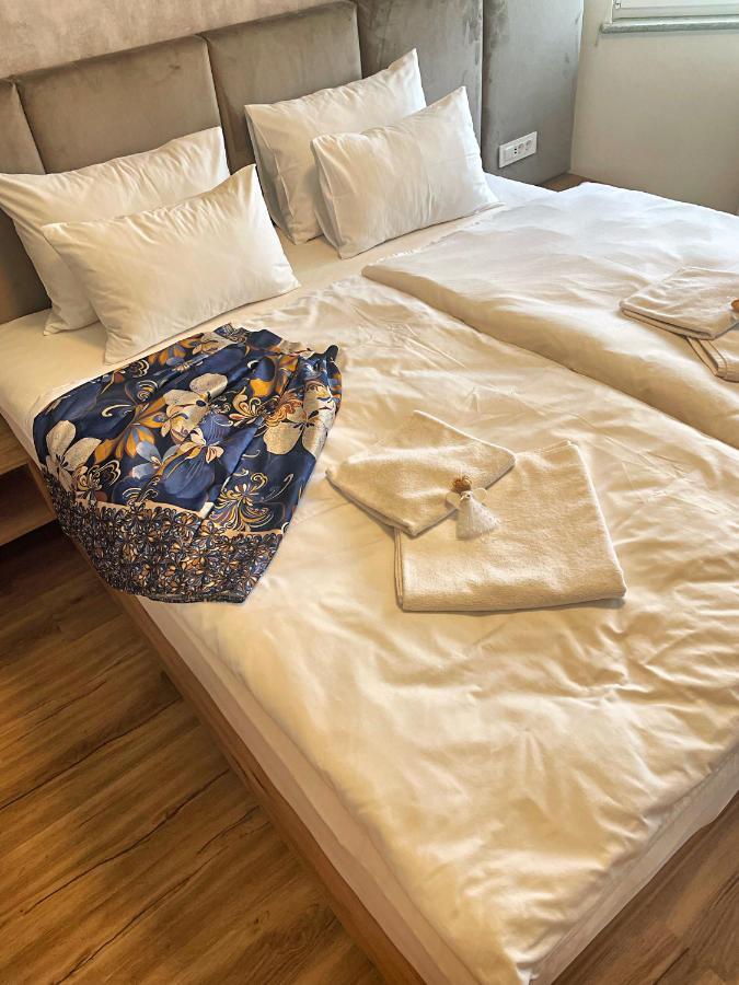 Vila Urbana Luxury Apartments Лешче Экстерьер фото