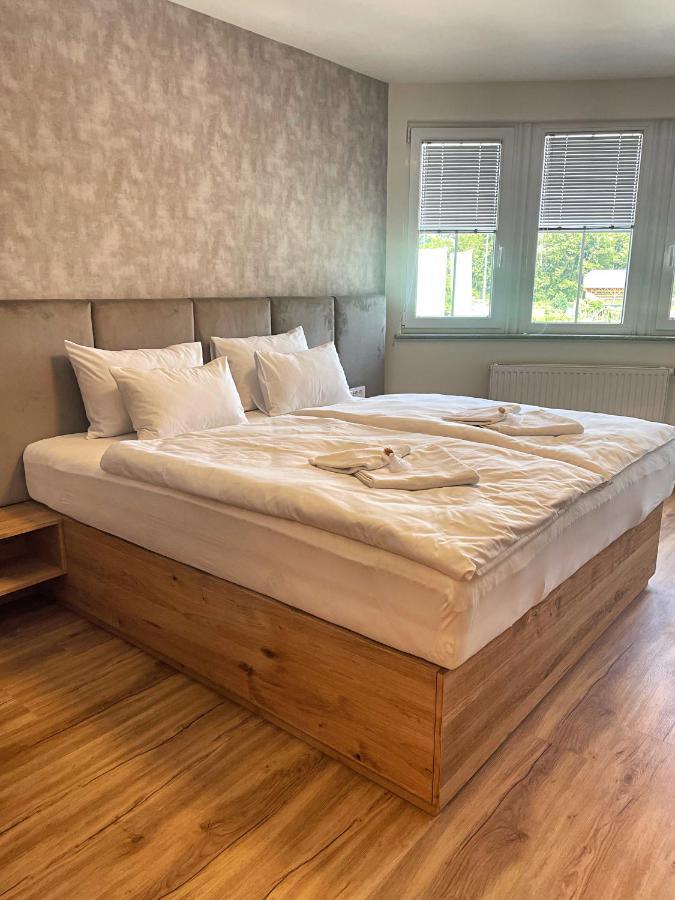 Vila Urbana Luxury Apartments Лешче Экстерьер фото