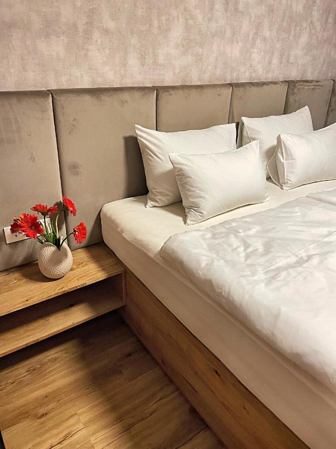 Vila Urbana Luxury Apartments Лешче Экстерьер фото