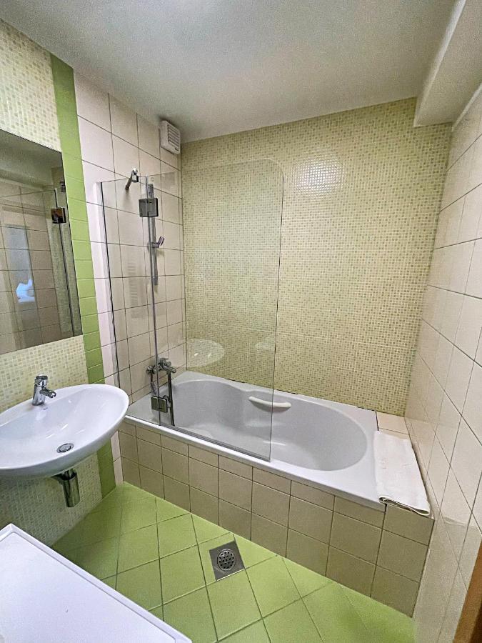 Vila Urbana Luxury Apartments Лешче Экстерьер фото