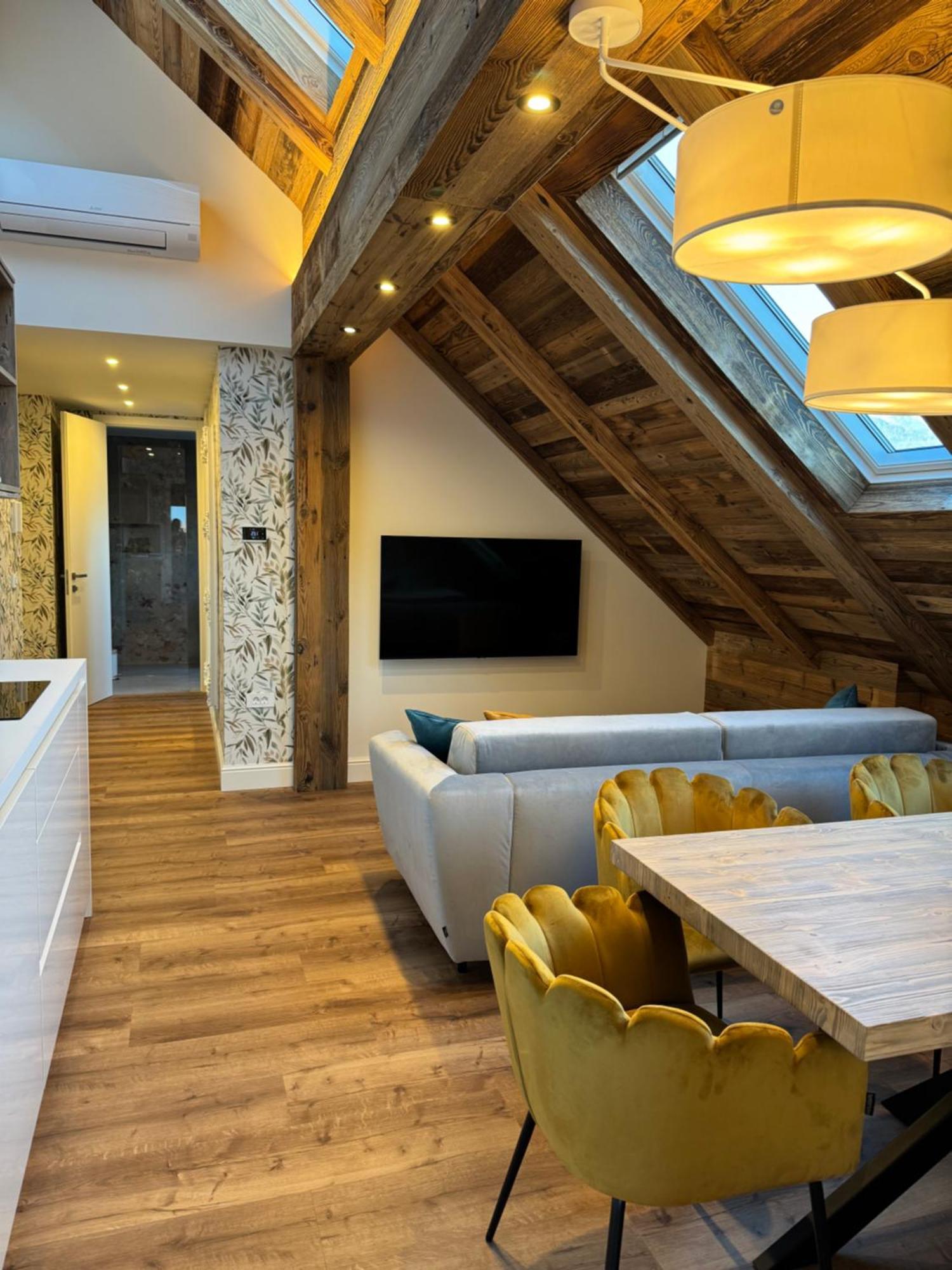 Vila Urbana Luxury Apartments Лешче Экстерьер фото